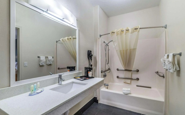 Quality Inn & Suites Canton