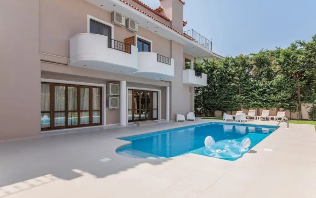 Inviting Villa in Anavissos With Communal Pool