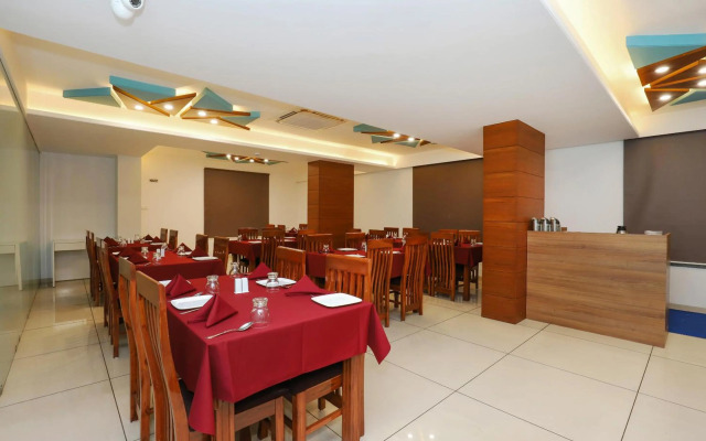 OYO 9687 Hotel Avista