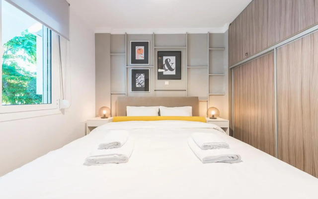 2 stops to Acropolis - Free Cancellation - Terrace