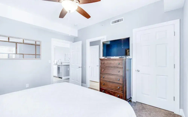 Twin Palms 1701