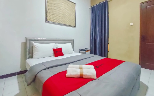 RedDoorz Syariah @ Oemah 85 Purwokerto – Guest Rooms – Purwokerto