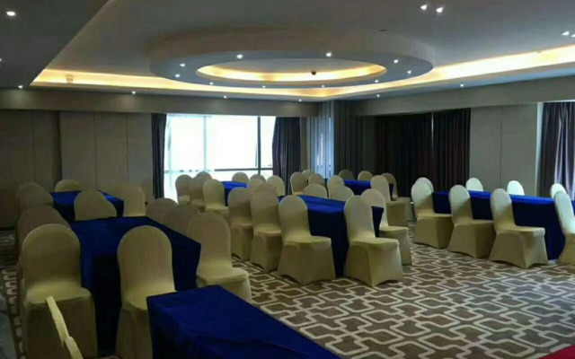 Sweet Fruit Charm International Hotel (Foshan West Station Shati Airport Store)