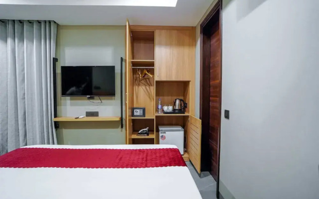 Saltstayz Select - Golf Course Road & Sector 57