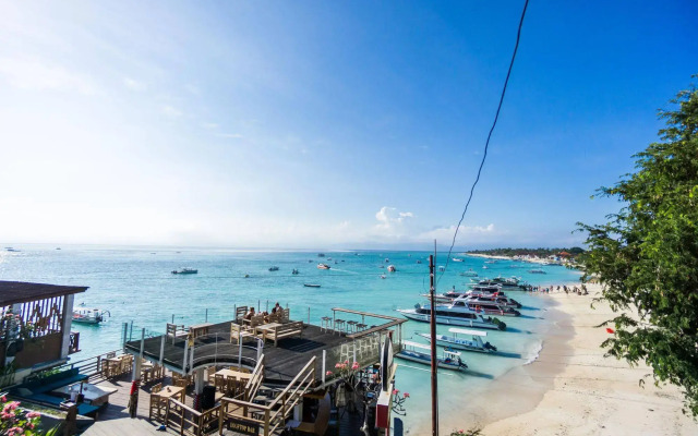 Ware Ware Surf Bungalow Lembongan