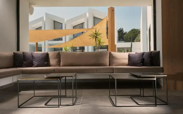 Cavo Vezal - Adults Only