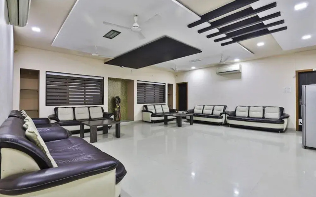 Varma Palace By OYO Rooms