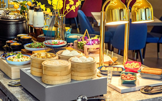 Orange Hotel (Yancheng Municipal Government Baolong Square)