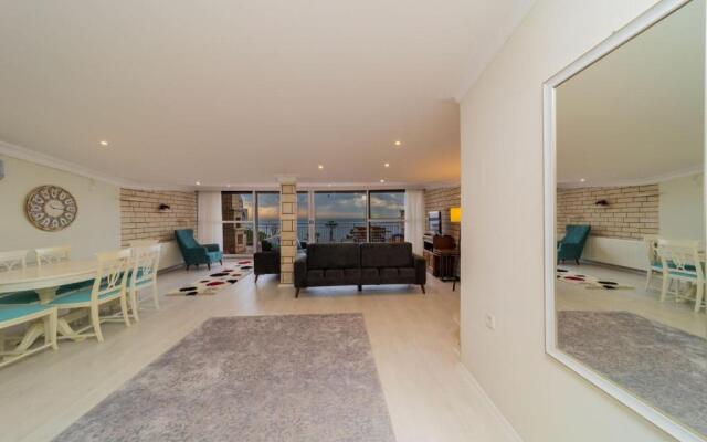 Flat With Terrace Next To Konyaalti Beach