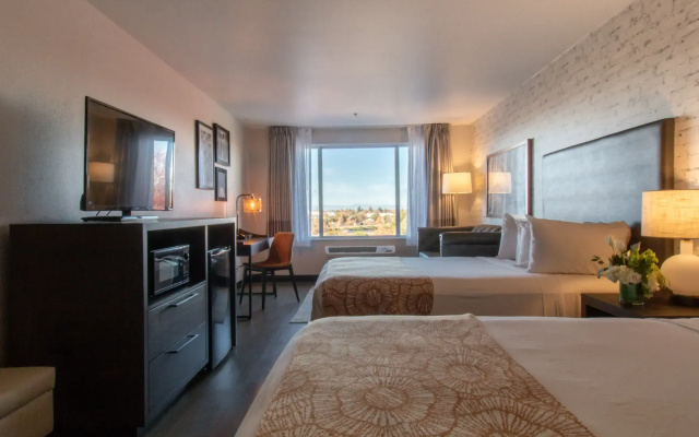 Oxford Suites Chico