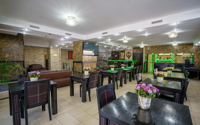 Hotel Avis
