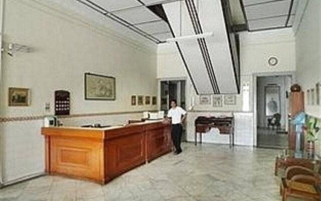 Paramount Hotel