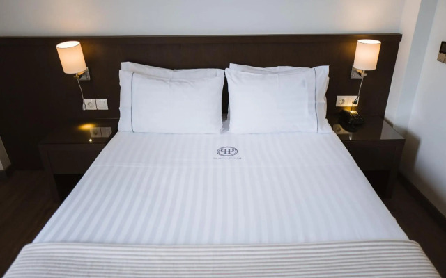 Piraeus Port Hotel