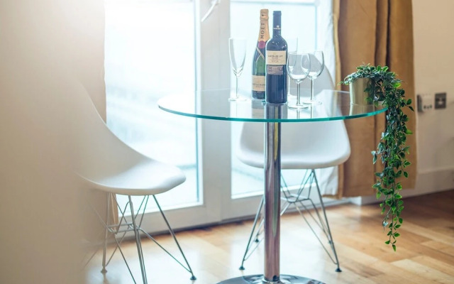 Luxurious 1 Bed Cardiff City Centre Apartment