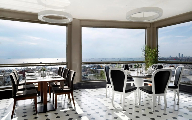 Darkhill Hotel