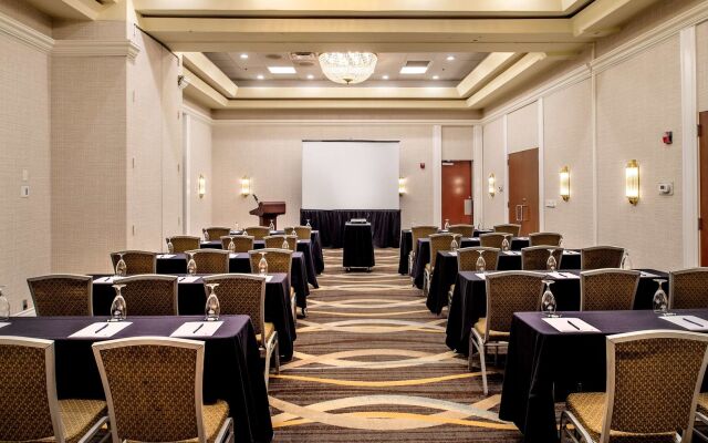DoubleTree by Hilton Collinsville - St. Louis
