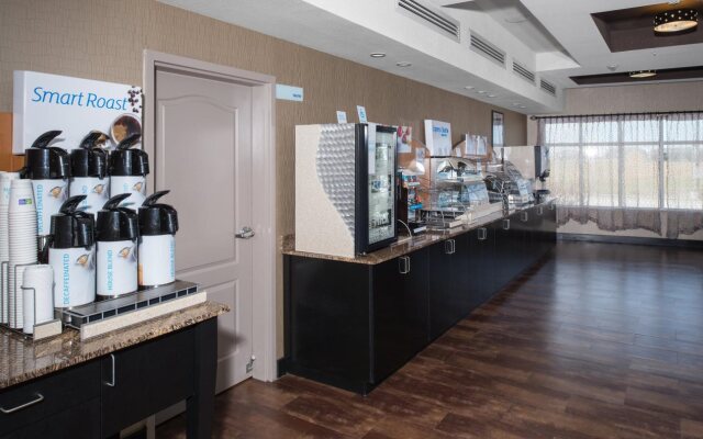 Holiday Inn Express & Suites Wichita Northwest by IHG