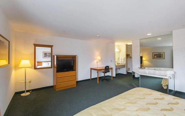 Quality Inn & Suites Belmont - Platteville