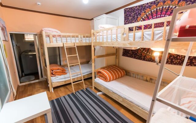 Jinho's Black Whale Guesthouse & Bar