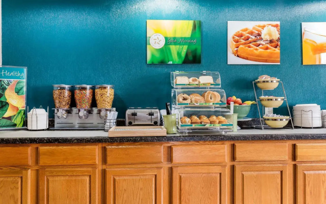 Quality Inn & Suites Bloomington University Area