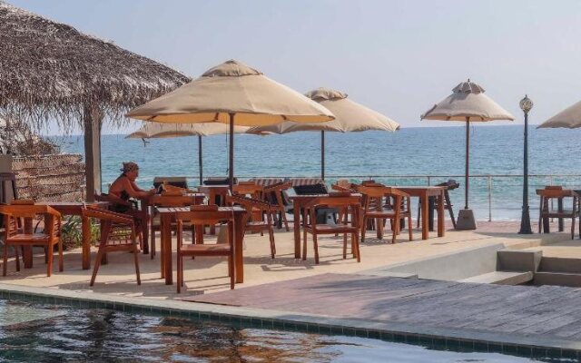 Sapphire Seas Beachfront Villas