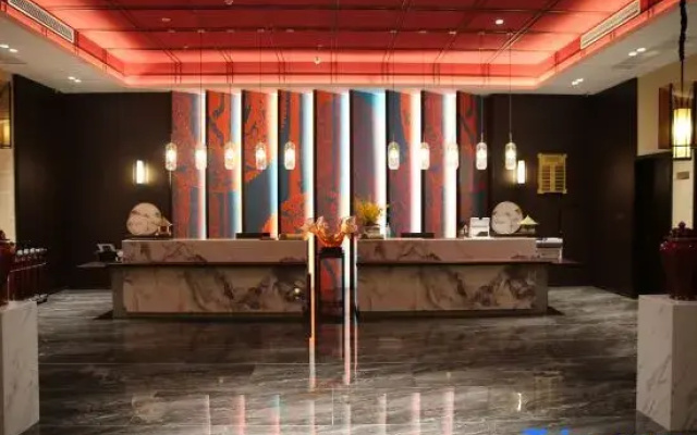 Redwood International Hotel