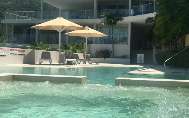 Three B Airlie 2 bedroom unit Seaviews & Pool