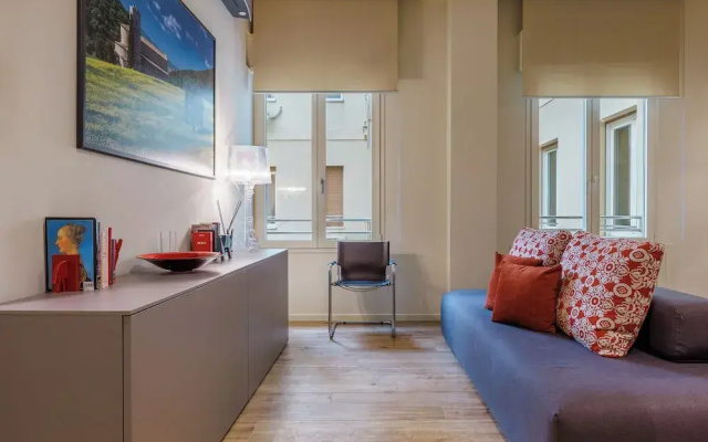 Lucy Florence Charming Modern Apartment
