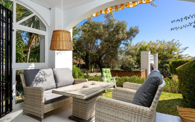 2BR Garden Apartment Albamar