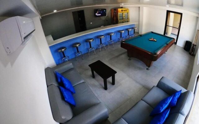 Hotel Blue Marlin - Nightclub & Sports Bar on Site