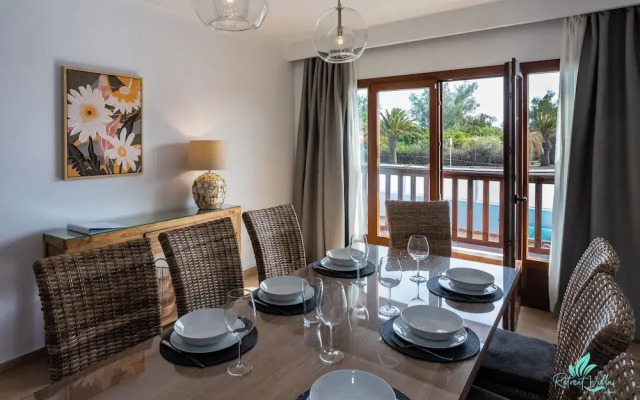 Inviting 4-bed Villa in Playa Blanca