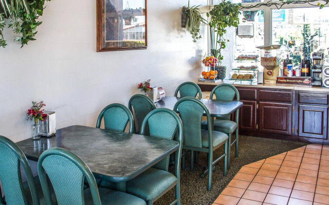 Rodeway Inn & Suites Roseburg