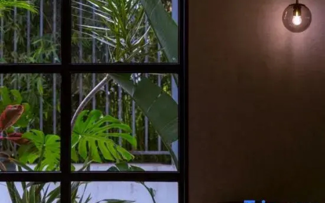 The  Ananas Hotel (Greenlake Branch)