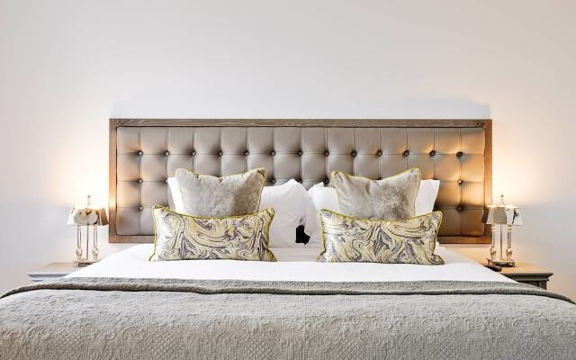 JOIVY Luxury George Street Apartments: Castle Suite