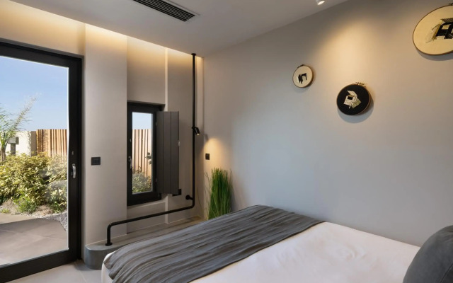 Apikia Santorini Suites - Adults Only