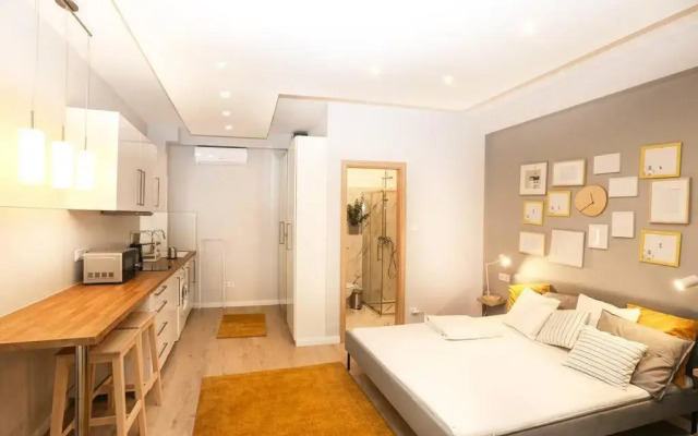 Beautiful studio right in the center