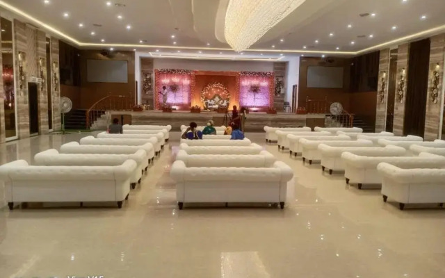 Paras Mahal