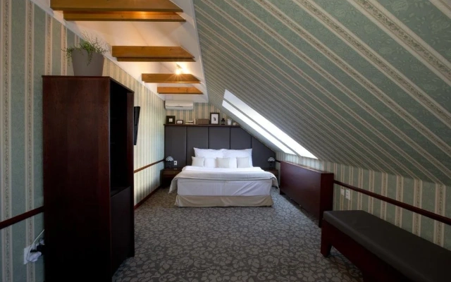 Hotel Golden Eagle