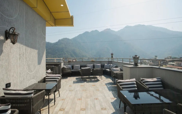 Moustache Rishikesh Luxuria