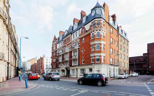 Riverside Mansions