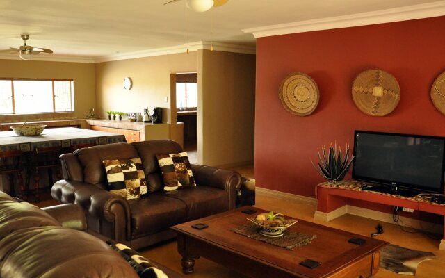 Ukutula Lodge & Game Reserve
