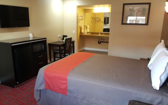 Travelodge Inn & Suites by Wyndham Bell Los Angeles Area