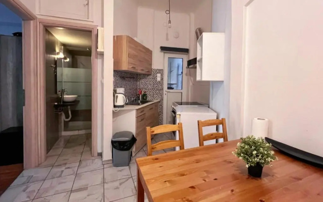 Stathmos Larissis A, a cozy 2BR Apartment, Clo...