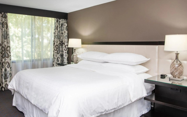 Sheraton Minneapolis West Hotel