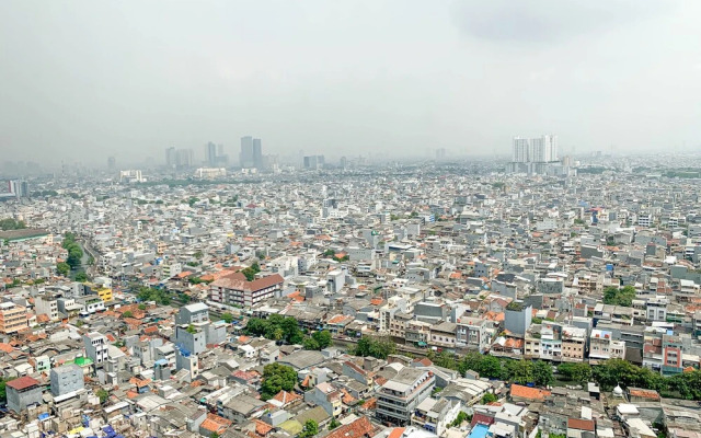 Comfy 1BR at Green Central City Apartment near Glodok