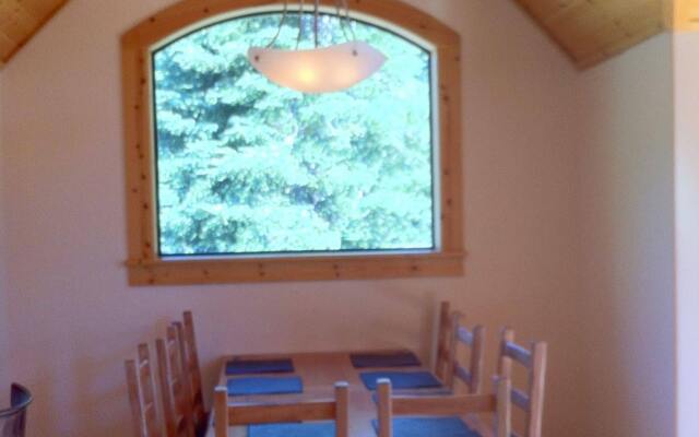 Luxury TreeHouse in Tahoe Donner with Hot Tub and Media Room by RedAwn