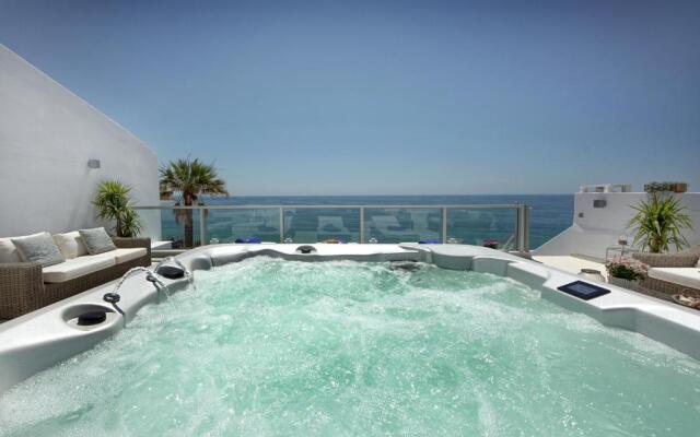 Casa Latino - Oceanfront - Luxury & Charming villa- Jacuzzi at Rooftop