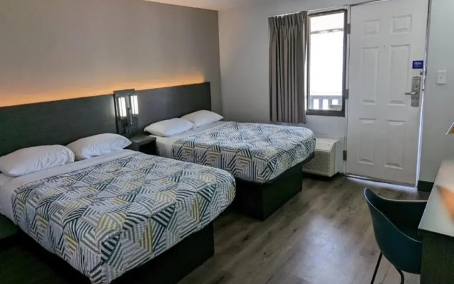 Motel 6 Leominster, MA