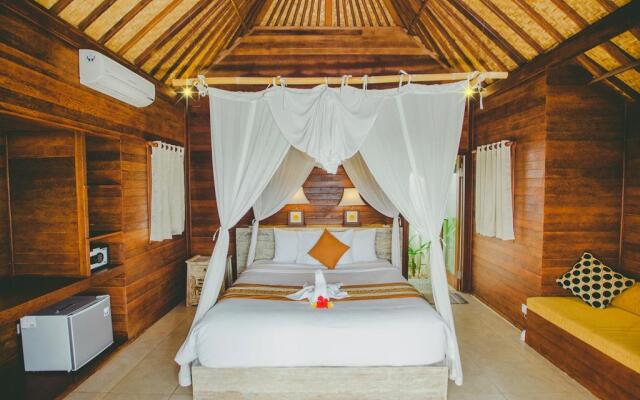 Dini DNusa Lembongan