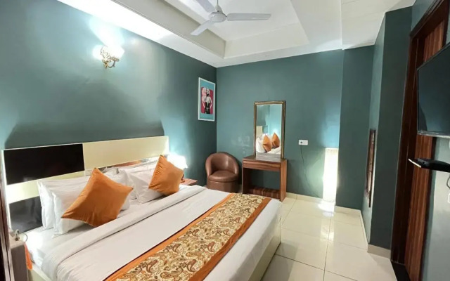 Qotel Hotel Church House Rohini Sector 15